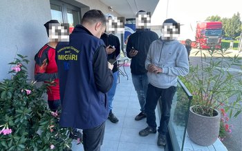 Controale ale polițiștilor de imigrări, …