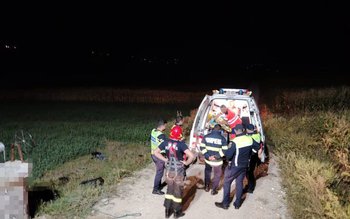 Bărbat salvat de pompieri dintr-o …
