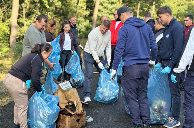 Pompierii botoșăneni s-au alăturat campaniei naționale de ecologizare „Ziua Națională de Curățenie”