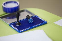 Ștampila de vot ar putea …