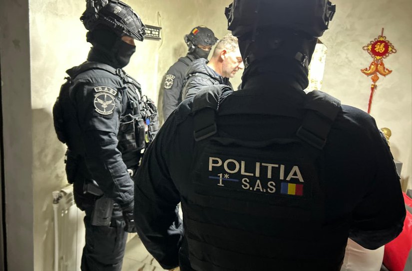 Șase percheziții ale polițiștilor într-un dosar penal privind infracțiunea de proxenetism