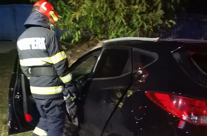 Doi tineri au ajuns la spital în urma unui accident rutier produs în localitatea Cucorăni