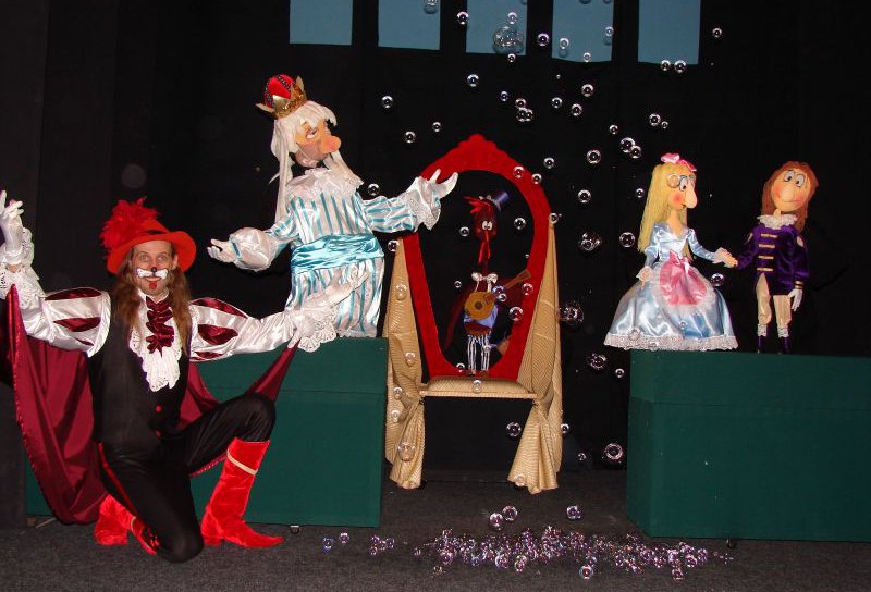 Motanul încălțat la Teatrul Vasilache - o poveste magică plină de umor și aventură pentru întreaga familie!