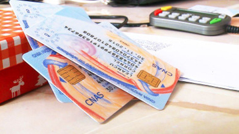 Cardul de sănătate și noua carte de identitate pot fi folosite în paralel. Anunțul CNAS pentru pacienți