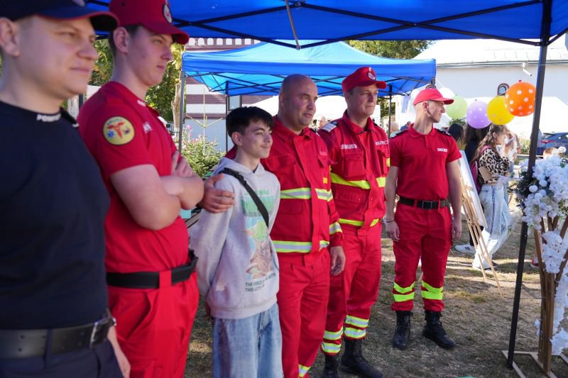Pompierii botoșăneni, alături de familiile din Protopopiatul Dorohoi la „Festivalul Familiei”