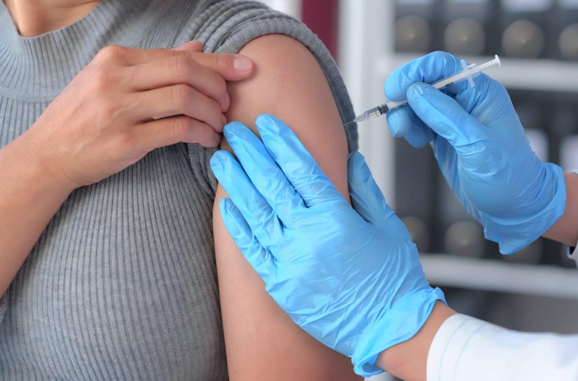 Vaccinurile antigripale încep să dispară din farmacii. Pacienții cu rețete sunt puși să aștepte noile livrări