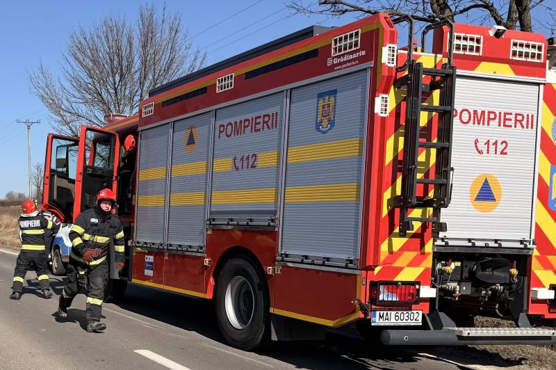Incendiu produs într-o gospodărie din Flămânzi. O bucătărie de vară a fost cuprinsă de flăcări