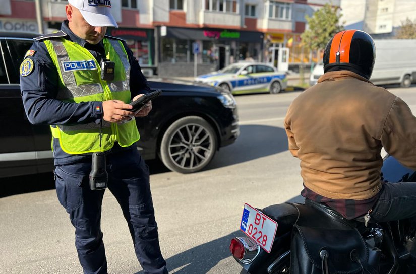 Depistat la volanul unui moped deși nu avea acest drept