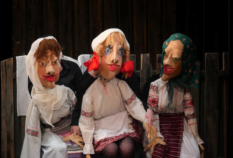 Teatrul pentru Copii şi Tineret „Vasilache” Botoșani vă invită la spectacolul „Soacra cu trei nurori”