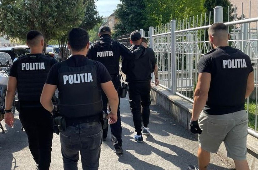 Botoșănean în vârstă de 52 de ani, plasat în control judiciar pentru comiterea infracțiunii de proxenetism