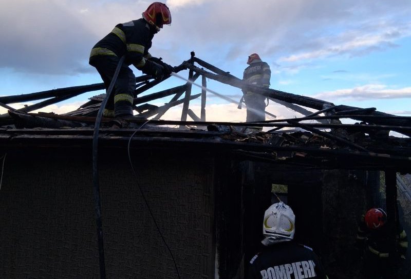Bărbat din Todireni rămas fără un acoperiș deasupra capului după un incendiu puternic