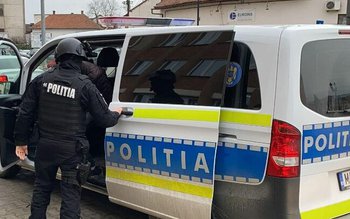 Percheziții desfășurate de polițiști, la …