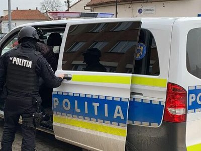 Percheziții desfășurate de polițiști, la …