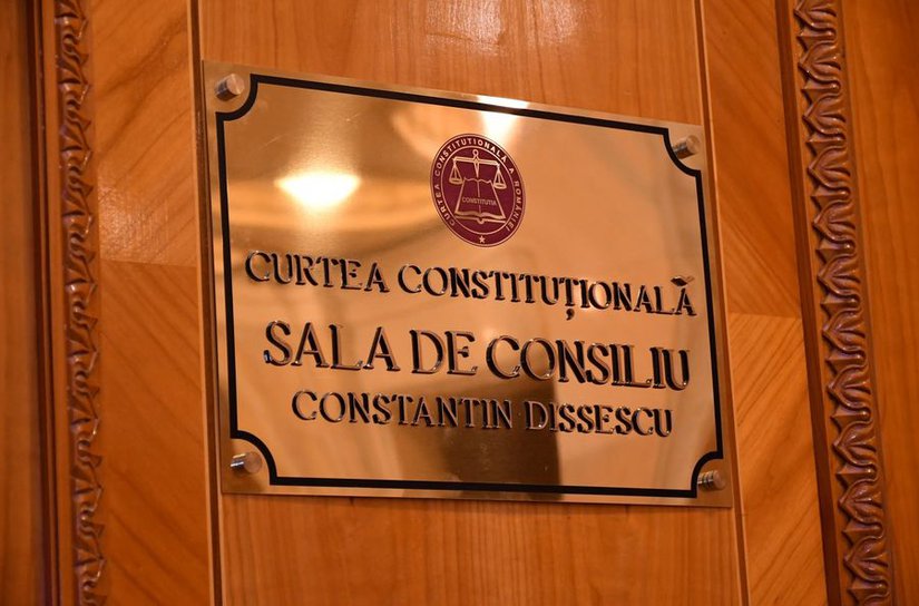 CCR schimbă regulile pentru funcționarii publici. Obligația care a devenit neconstituțională: O discriminare nejustificată
