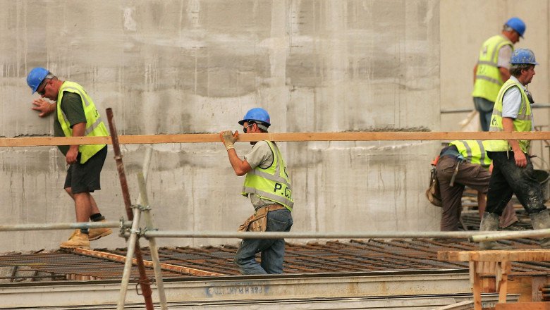 Spania are nevoie de 700.000 de muncitori în construcții. Salariile ajung la peste 30.000 de euro pe an pentru specialiști