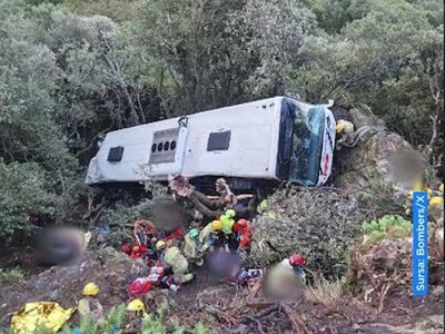 Un autocar s-a prăbușit într-o …