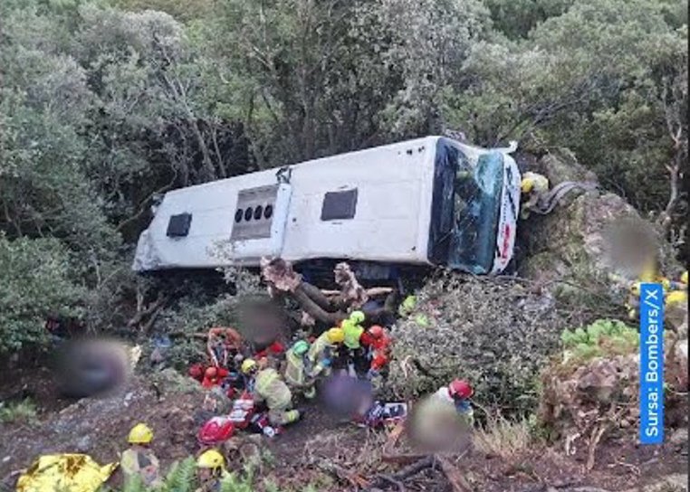 Un autocar s-a prăbușit într-o râpă, de la 20 de metri, lângă Barcelona. Peste 80 de răniți, șapte în stare gravă