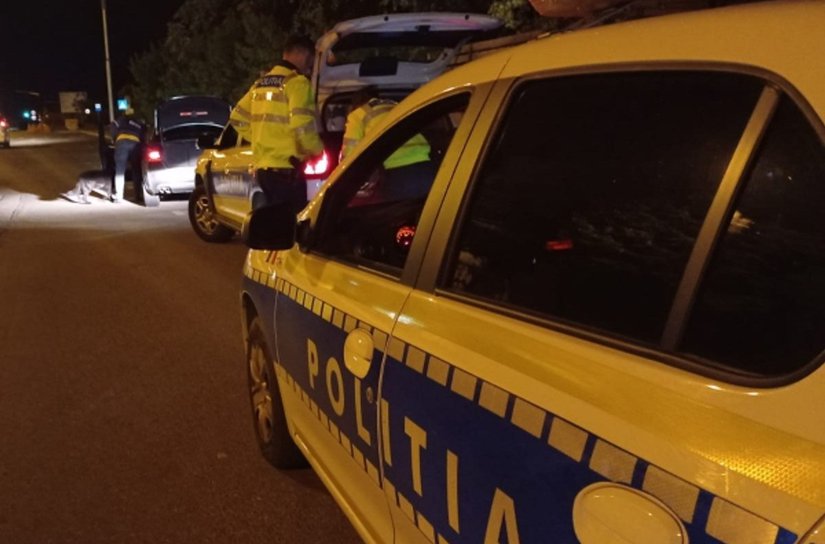 Dosar penal pentru un șofer mort de beat care s-a răsturnat cu mașina